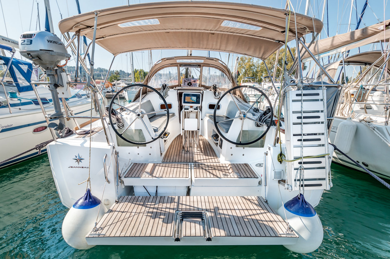 Sun Odyssey 349  Top image