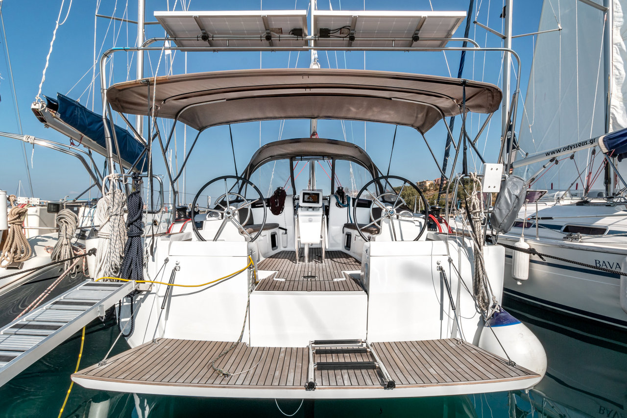Sun Odyssey 449 Top image