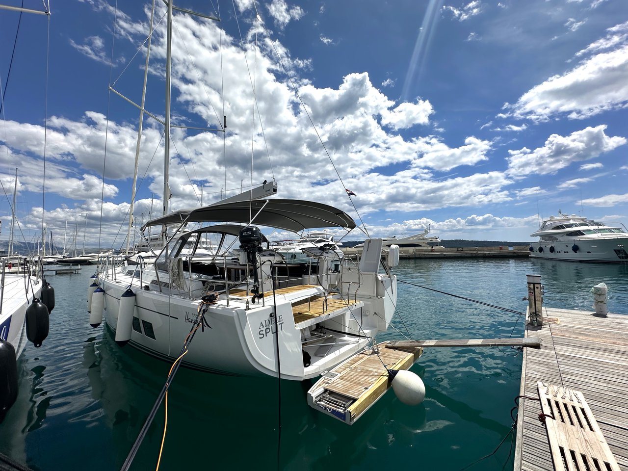 Hanse 548  Top image