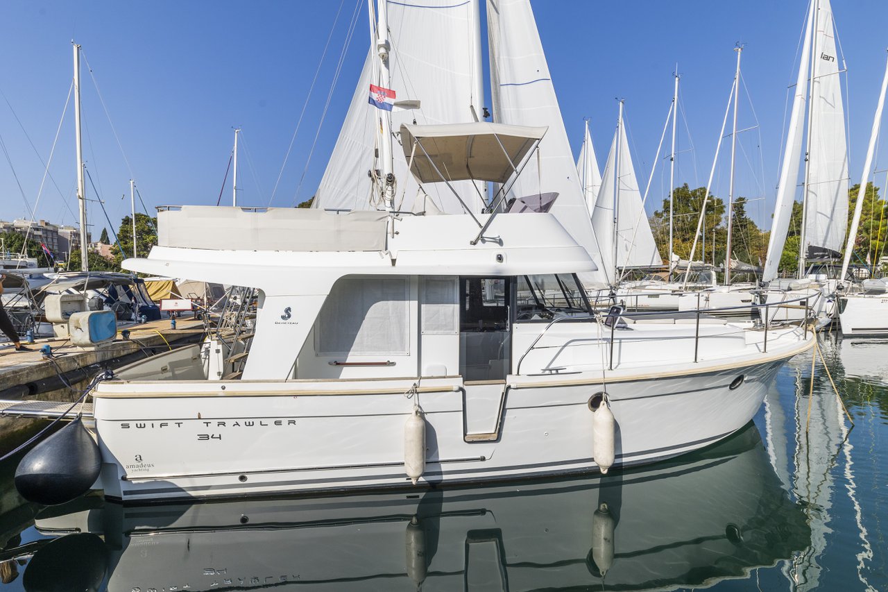 Swift Trawler 34 Top image