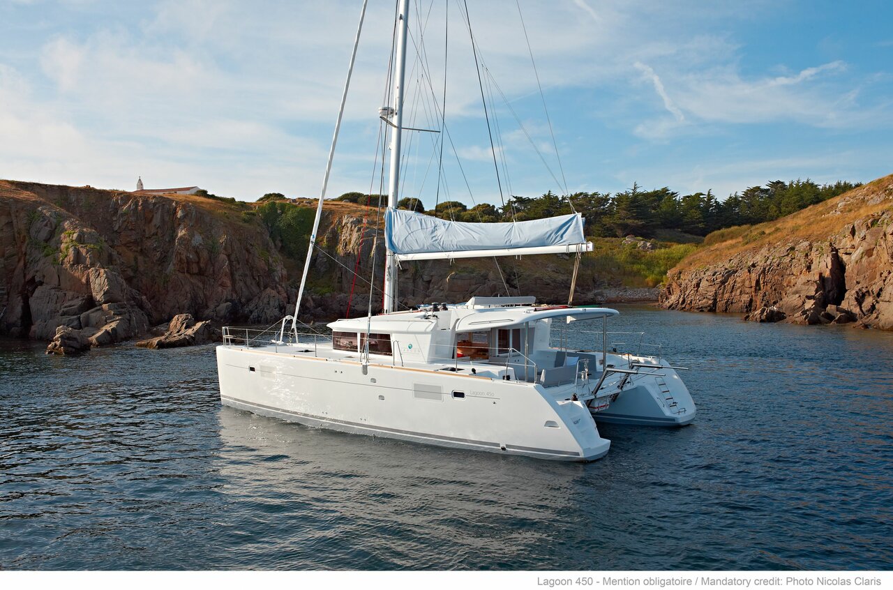 Lagoon 450 F  Top image