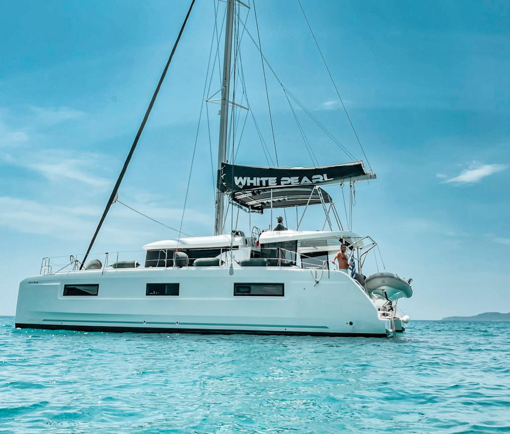 Lagoon 46  Top image