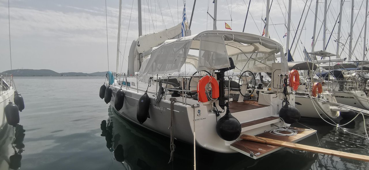 Oceanis 51.1  Top image