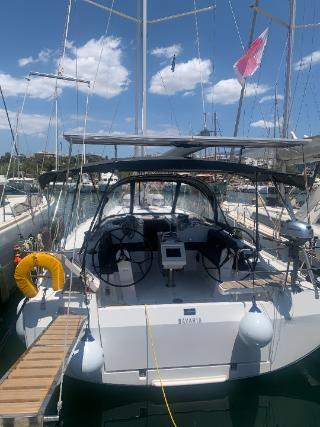 Bavaria C42 Top image