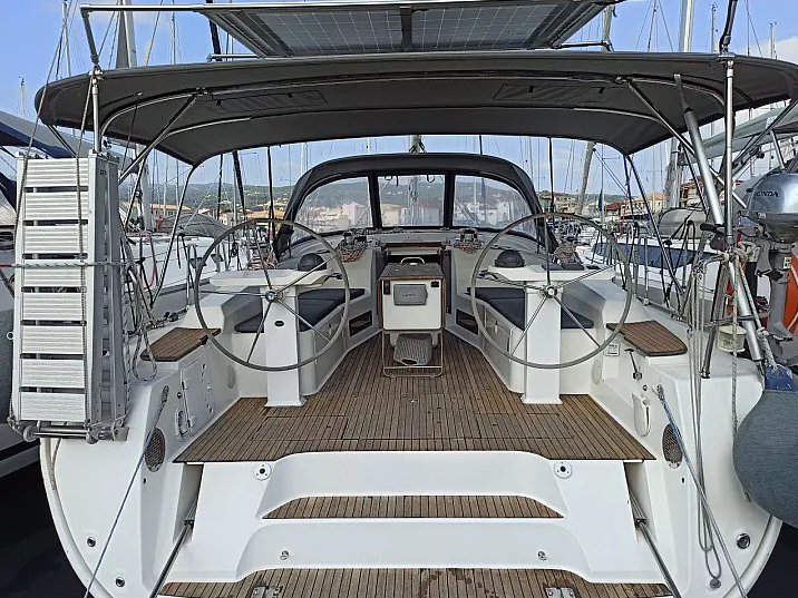Bavaria Cruiser 45  Top image
