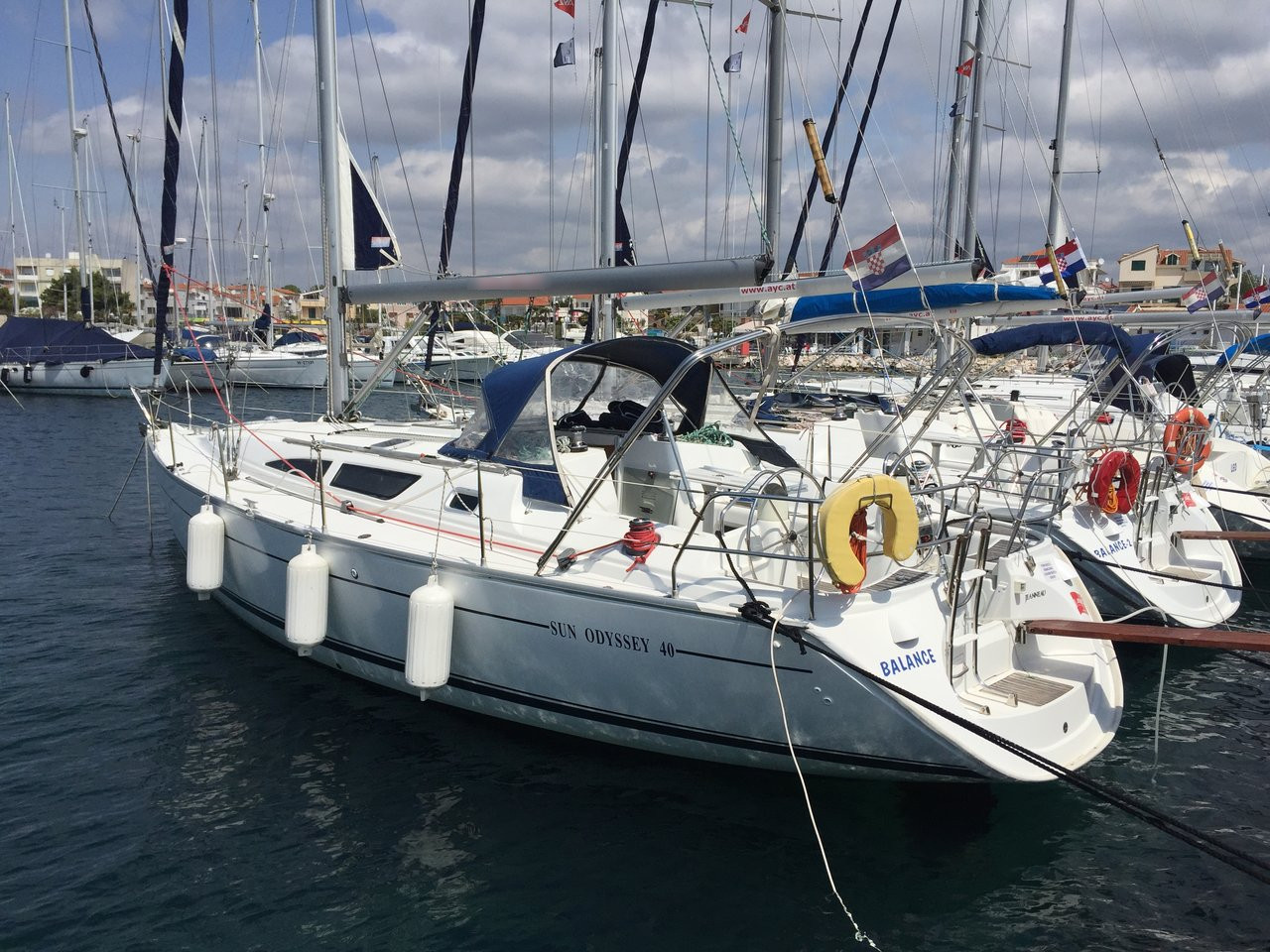 Sun Odyssey 40  Top image