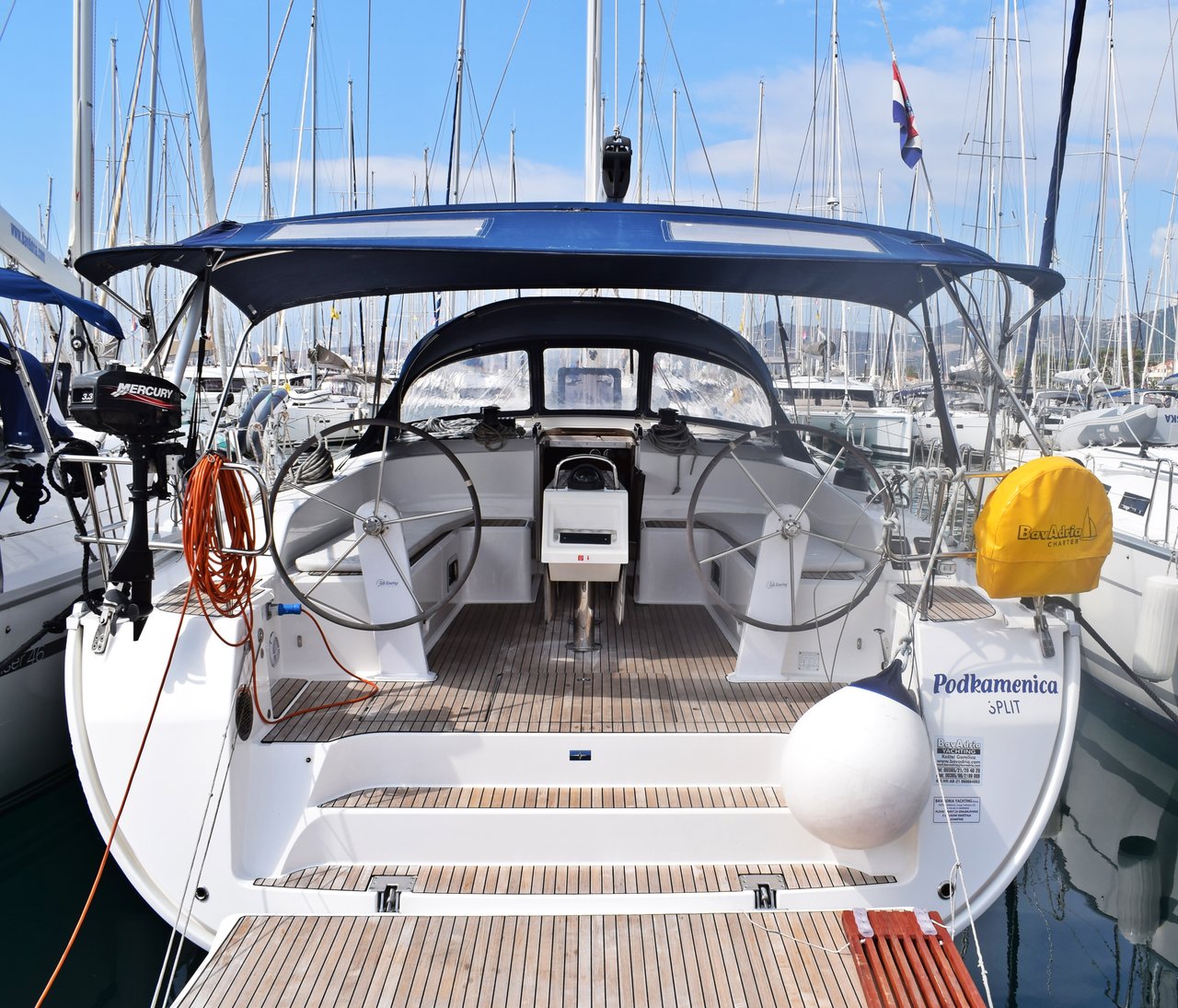 Bavaria Cruiser 51 „Podkamenica“ als Charteryacht