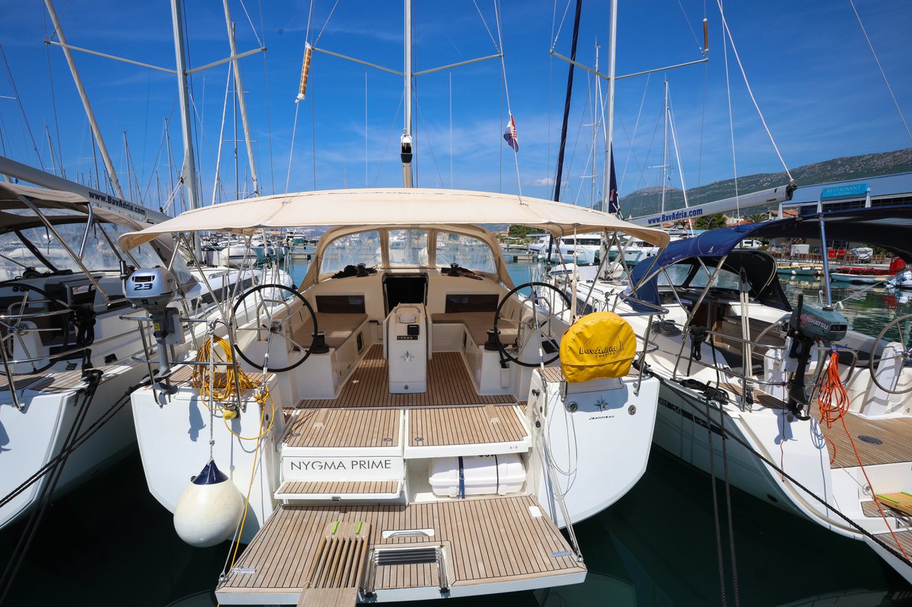 Sun Odyssey 490  Top image