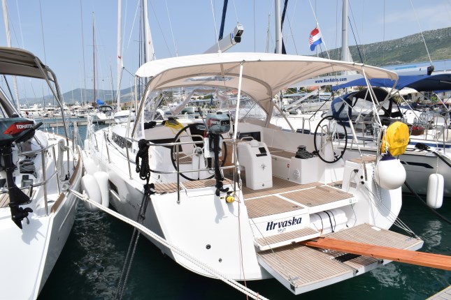 Sun Odyssey 490  Top image