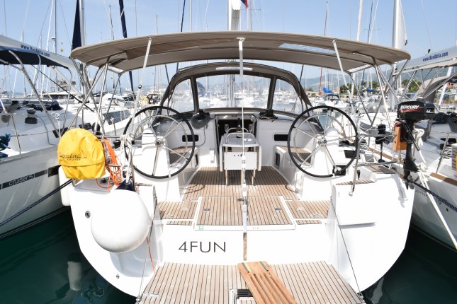 Sun Odyssey 519  Top image
