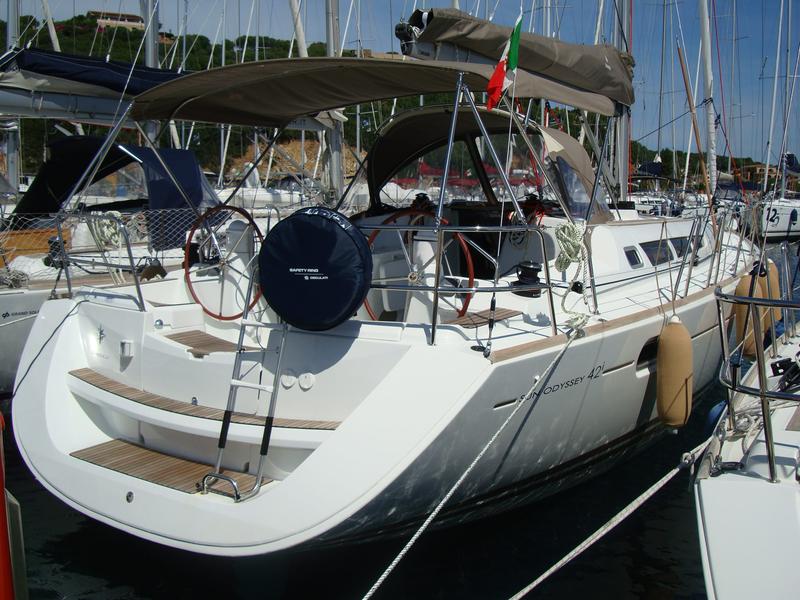 Sun Odyssey 42i Top image
