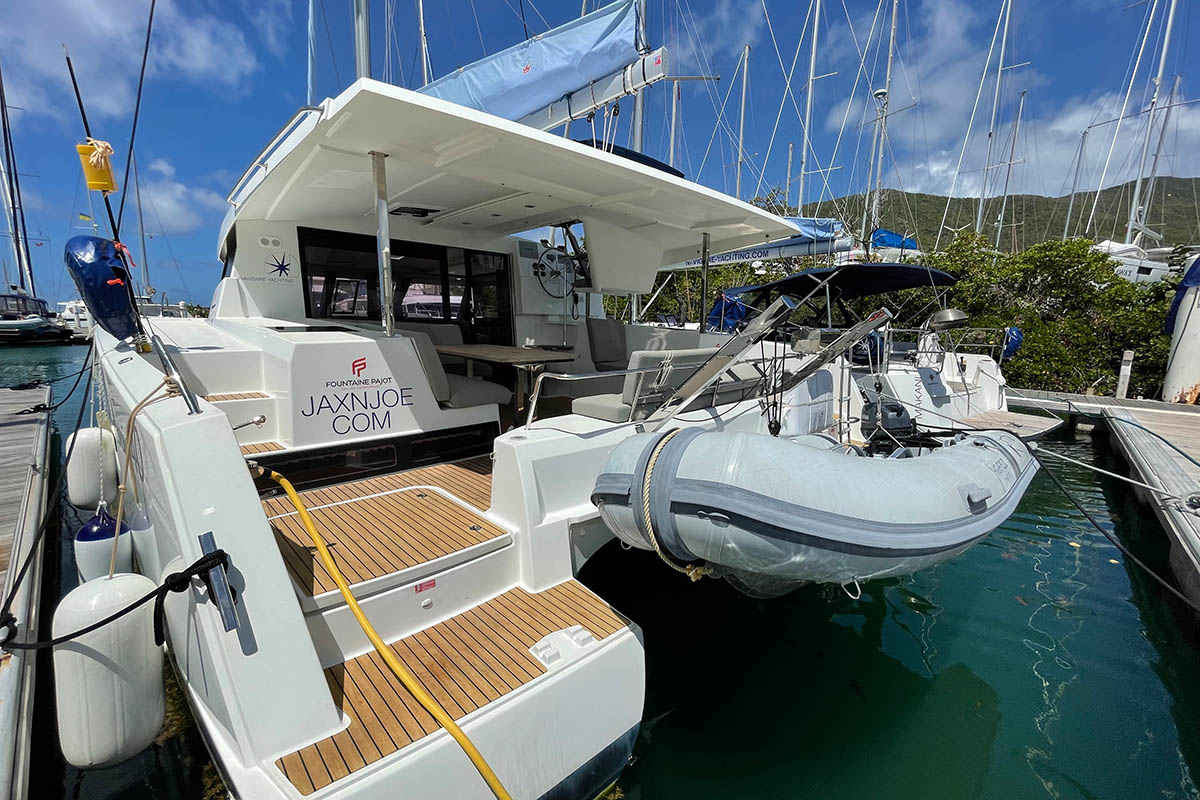 Lucia 40 (3Cab/3WC) „Jaxnjoe com“ als Charteryacht