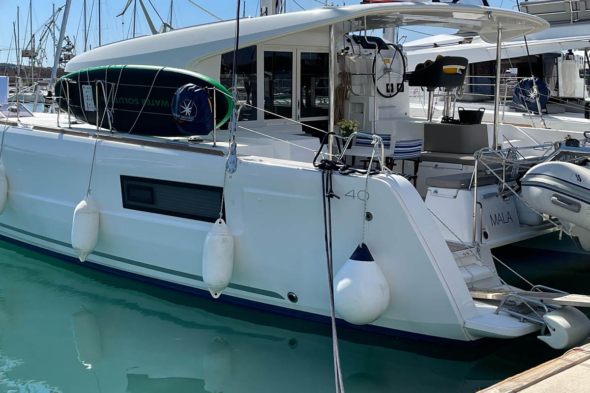 Lagoon 40  Top image