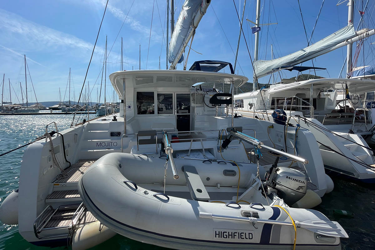 Lagoon 40  Top image