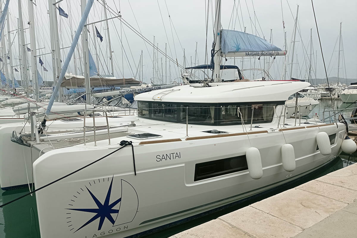 Lagoon 40  Top image