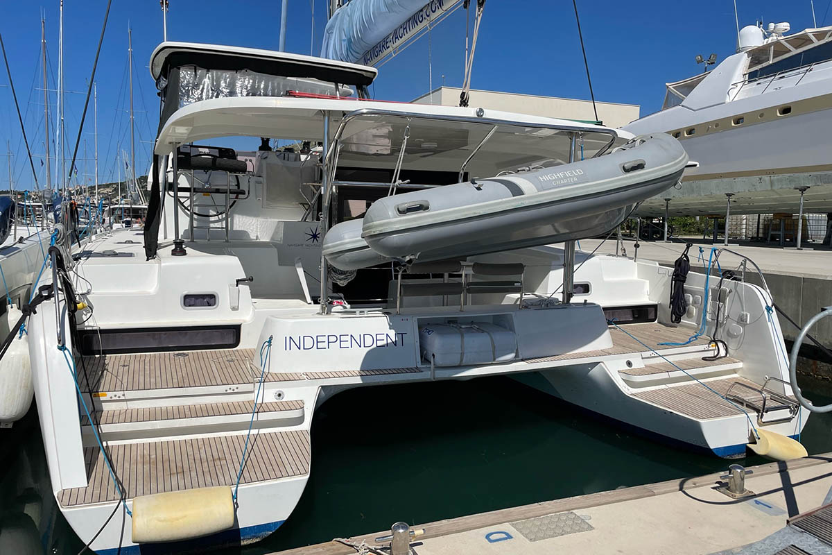 Lagoon 42  Top image