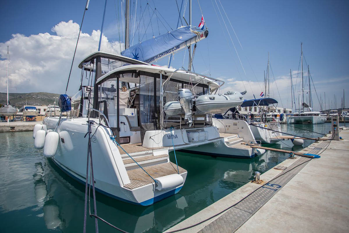Lagoon 42  Top image