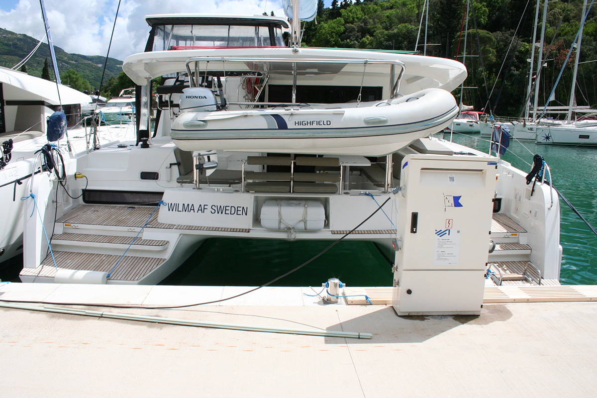 Lagoon 42  Top image