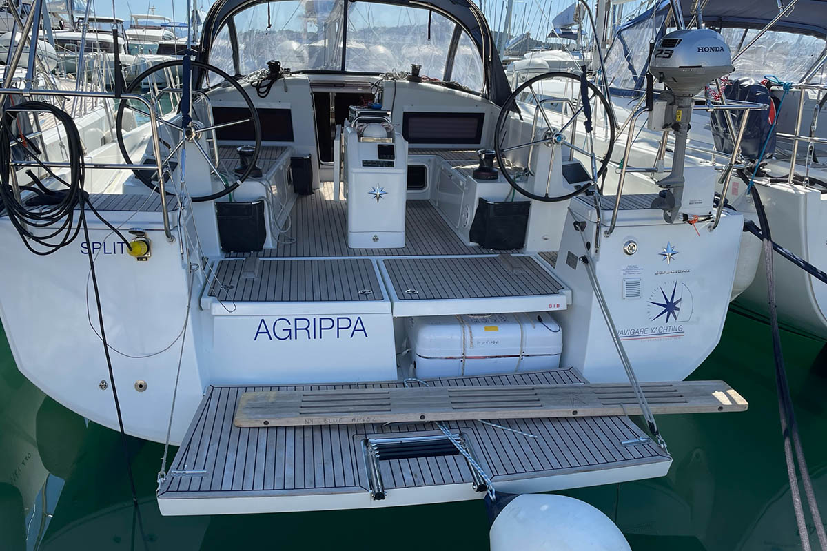 Sun Odyssey 440  Top image