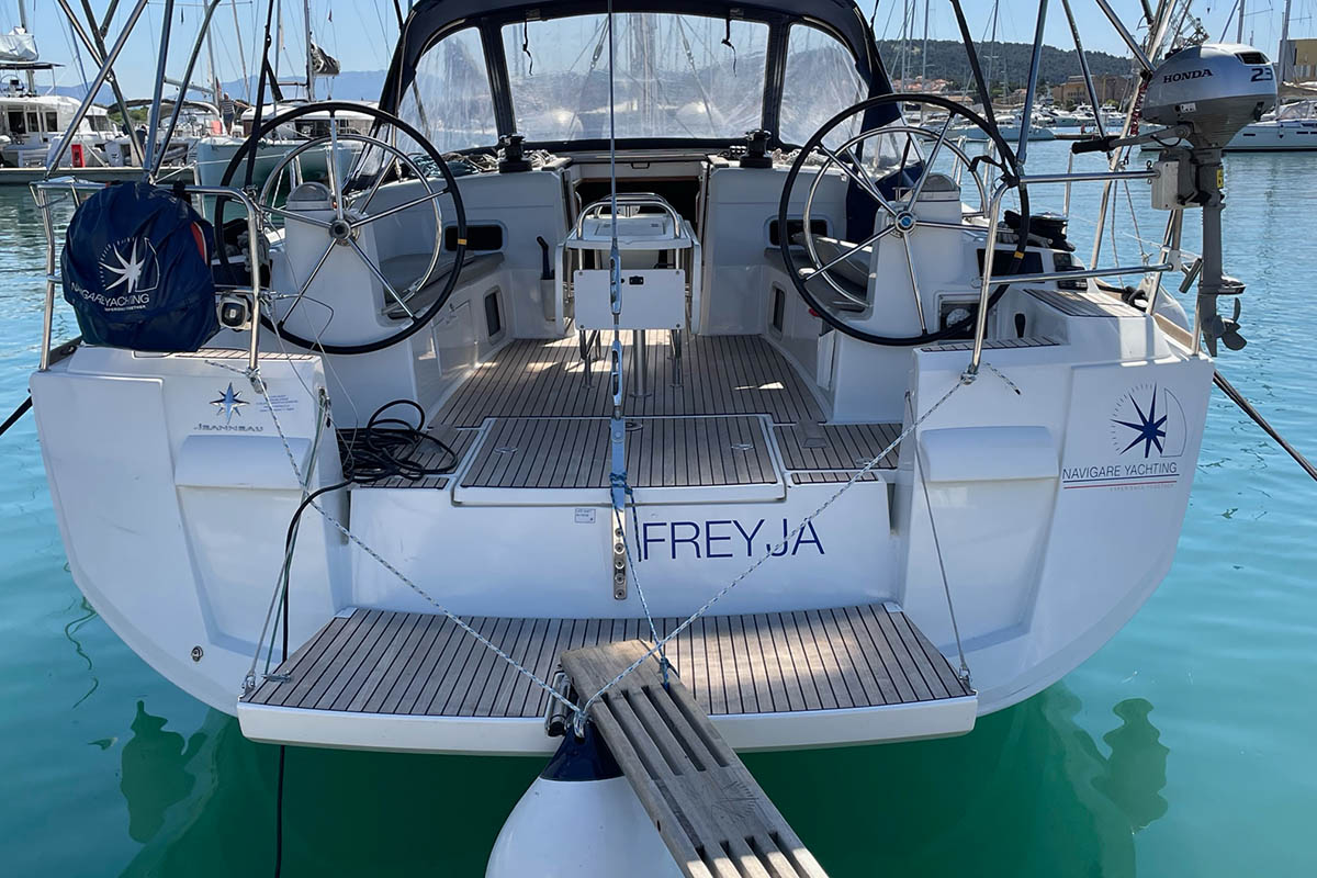 Sun Odyssey 519  Top image