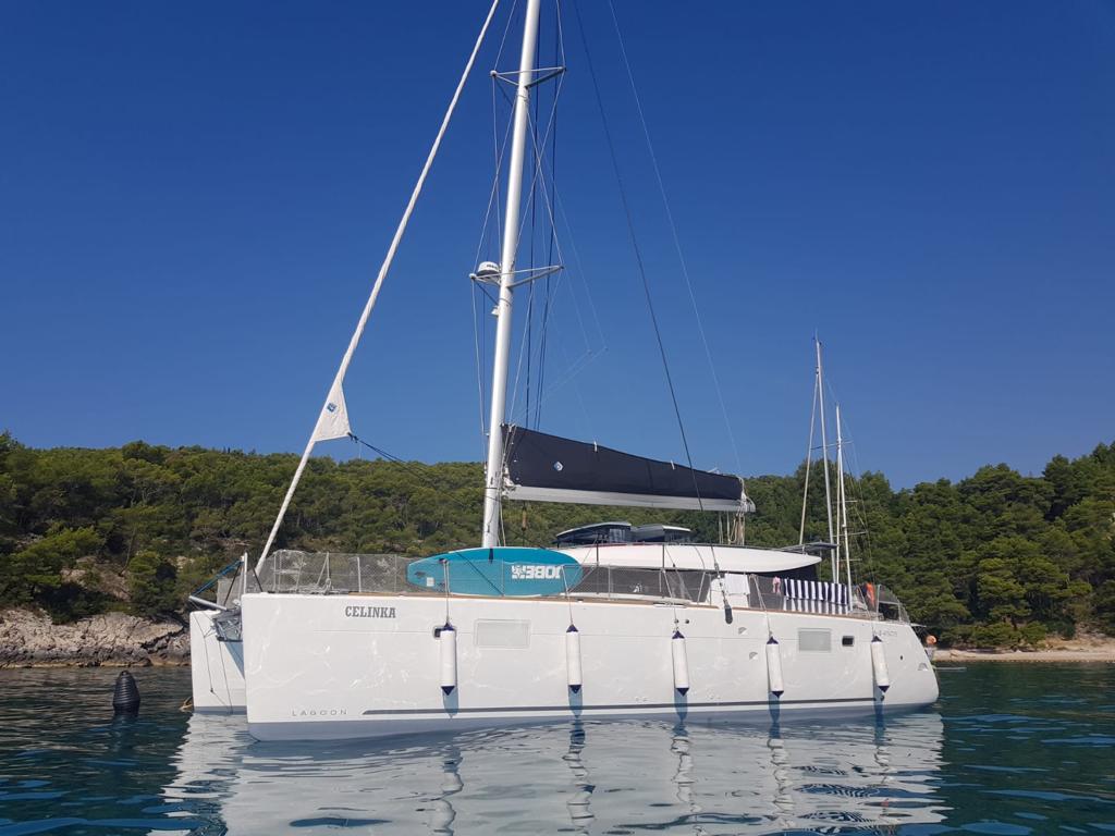 Lagoon 450 S  Top image