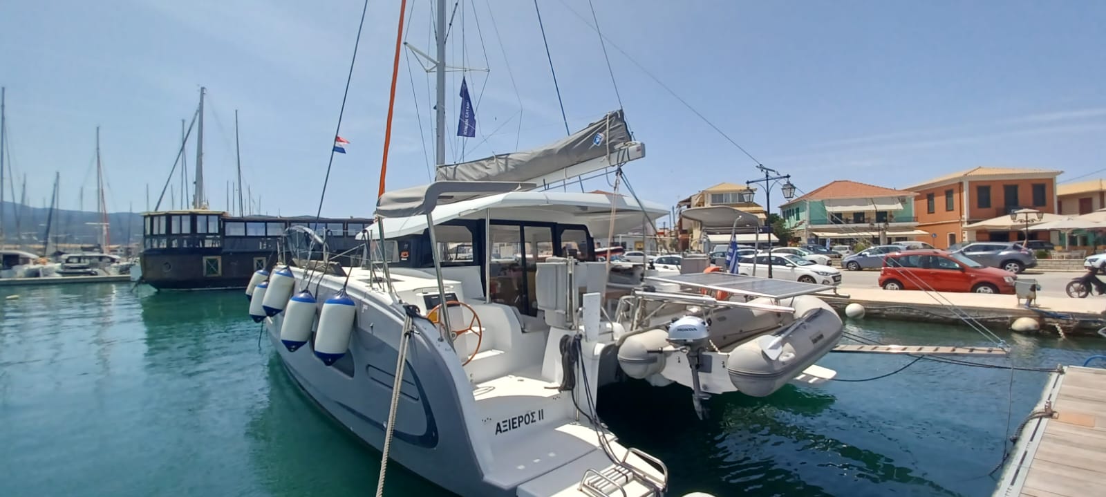 Excess 11 „Axieros II“ als Charteryacht