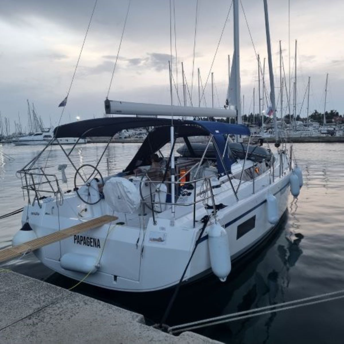 Bavaria C38 Top image