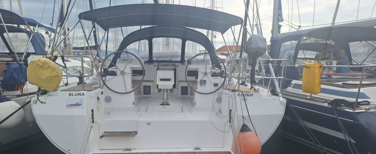 Bavaria C45  Top image