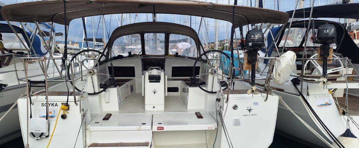 Sun Odyssey 440  Top image