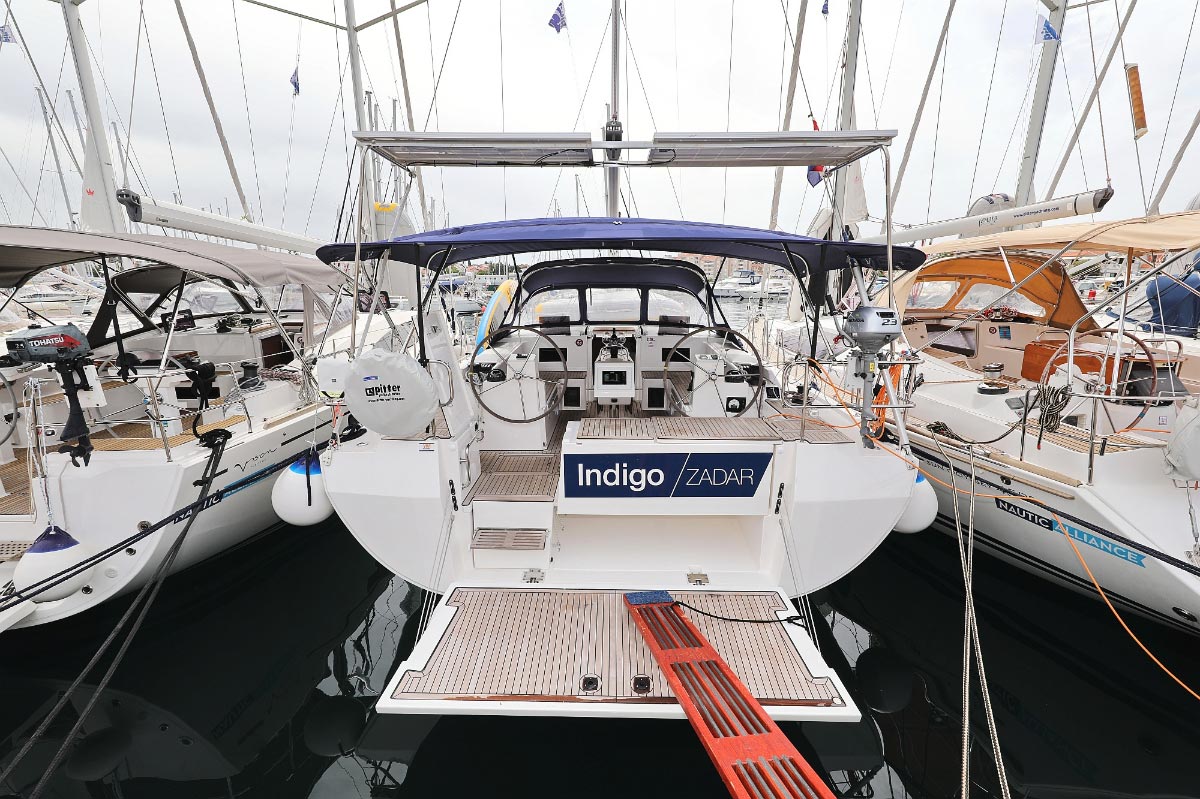 Bavaria C45  Top image