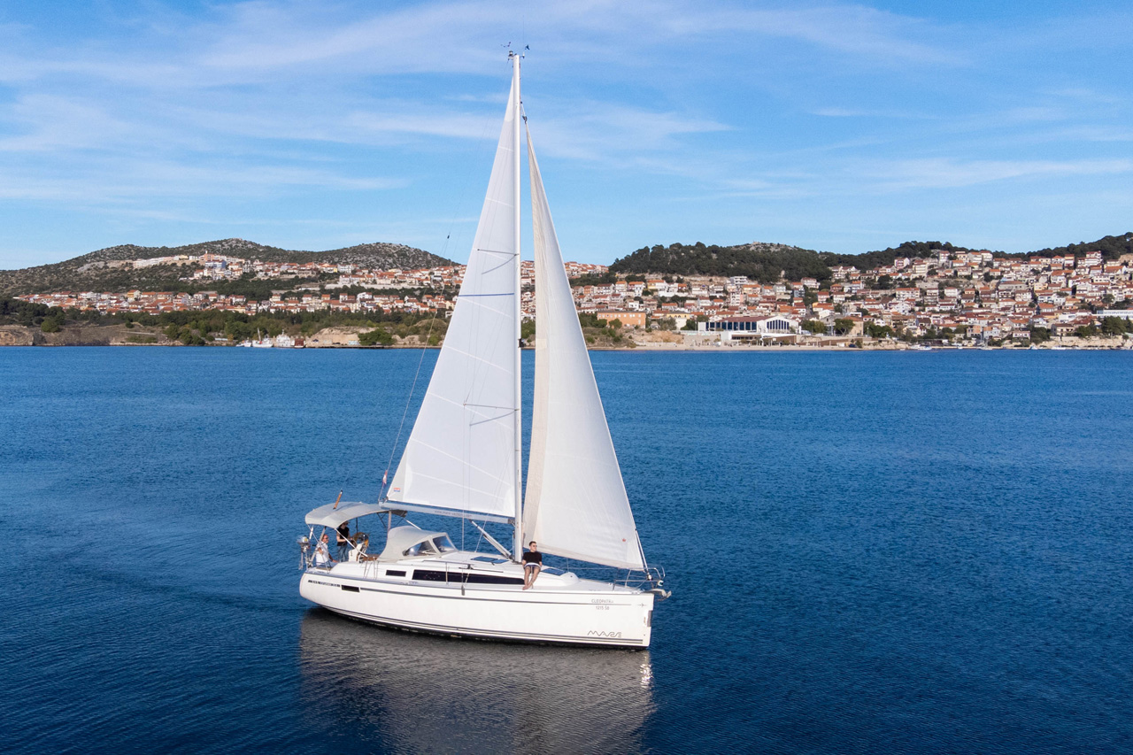 Bavaria Cruiser 33 Top image