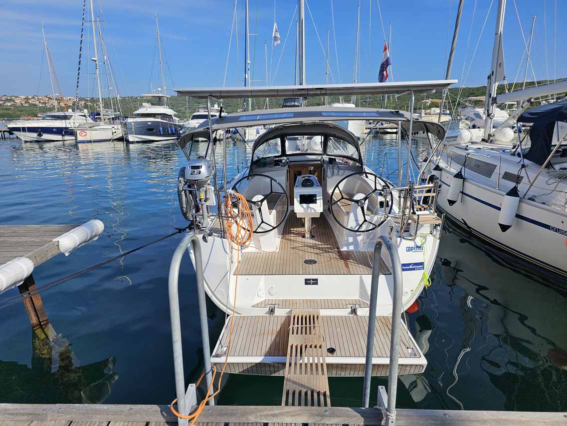 Bavaria Cruiser 34  Top image