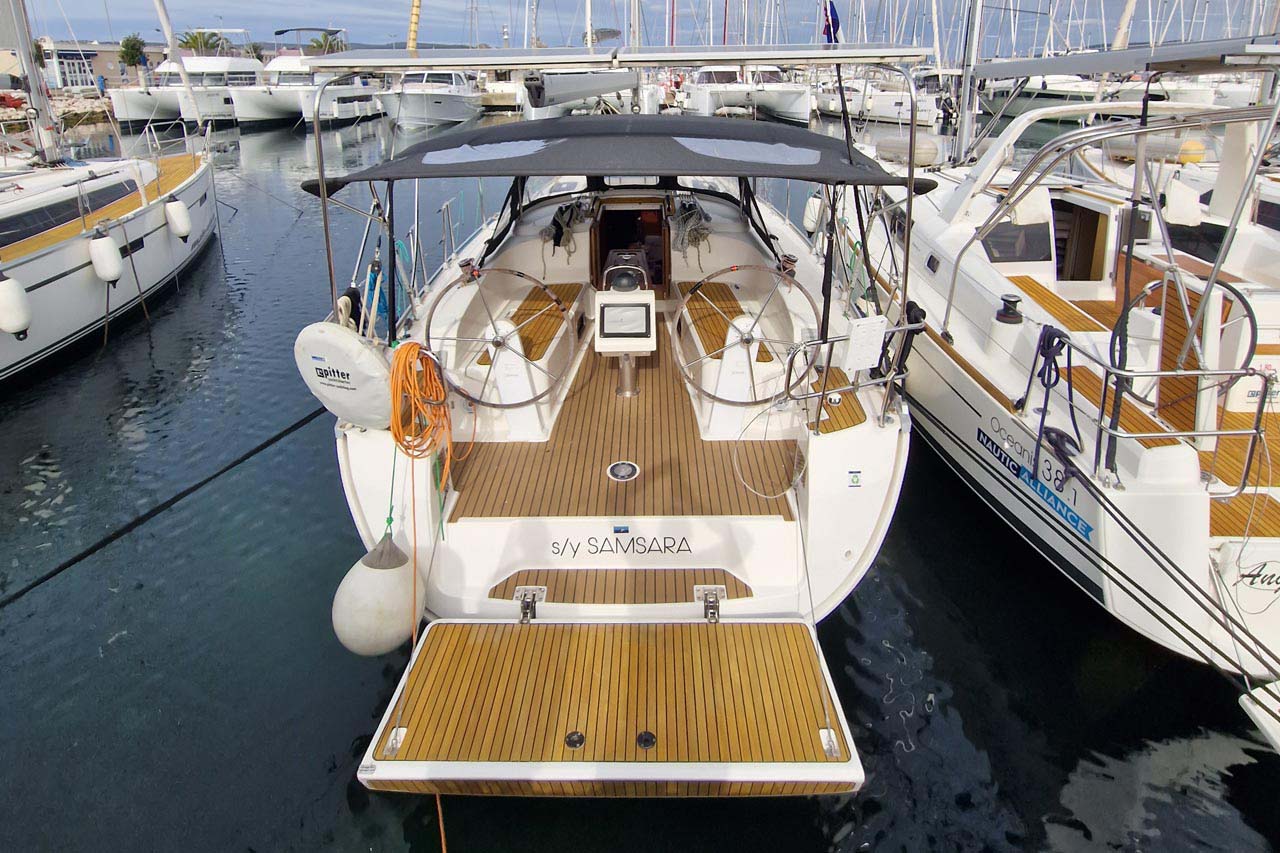 Bavaria Cruiser 37  Top image