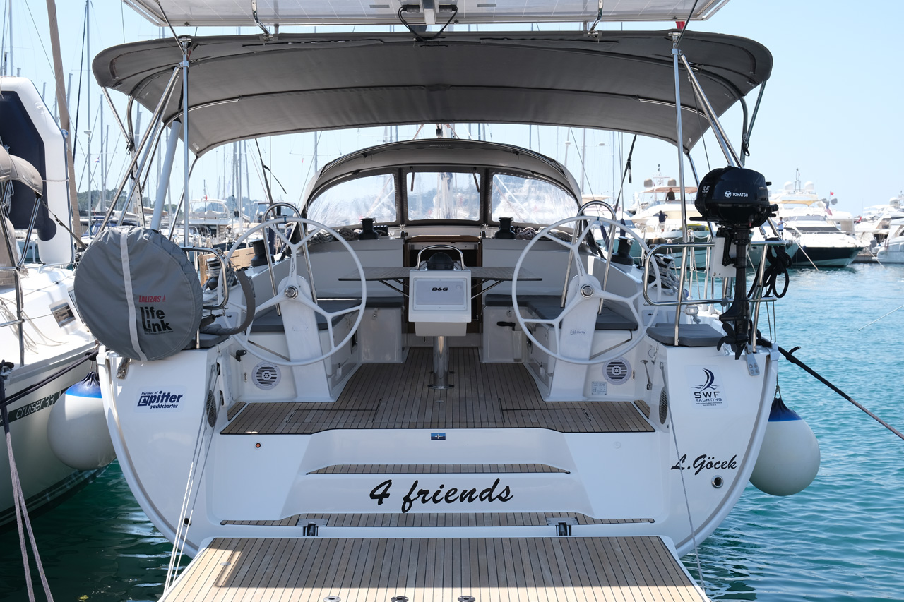 Bavaria Cruiser 46  Top image