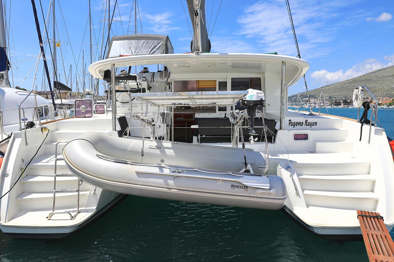 Lagoon 400  Top image