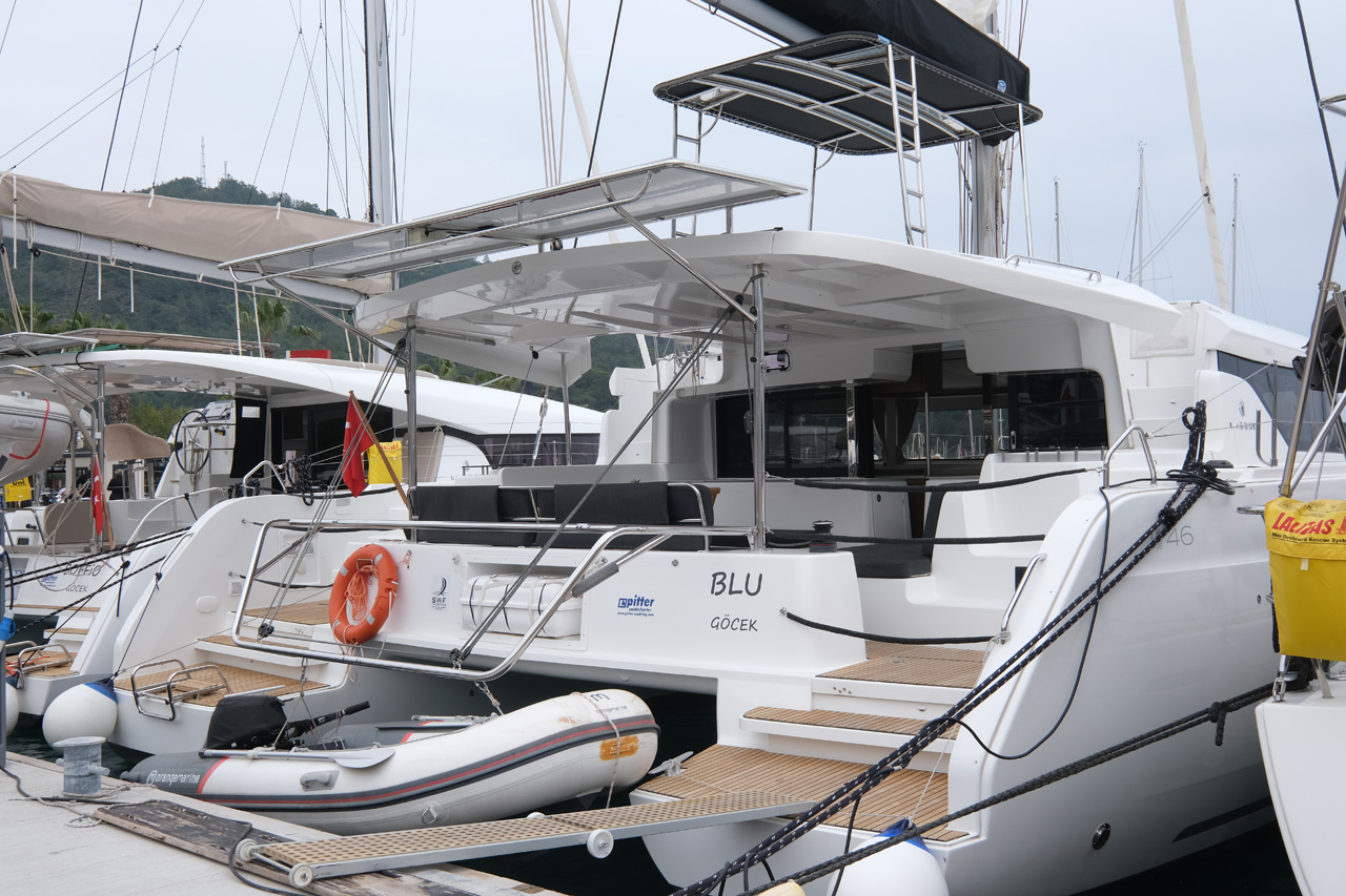 Lagoon 46  Top image
