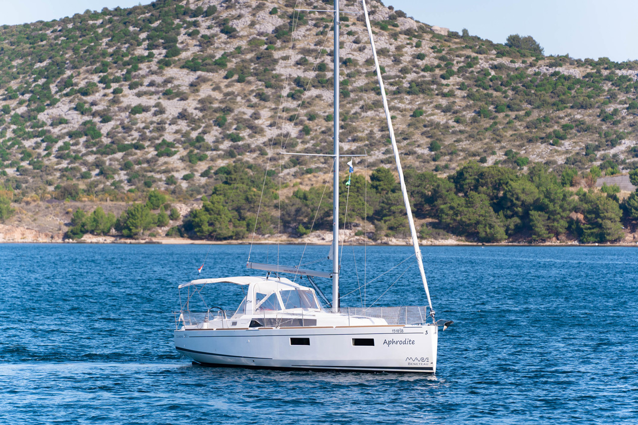 Oceanis 38, Foto 2