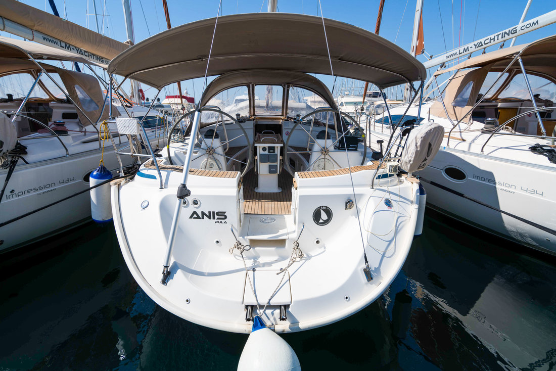 Bavaria 44 Top image