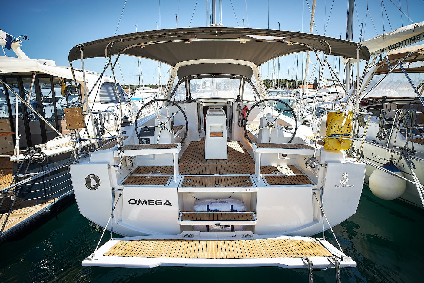 Oceanis 38 Top image