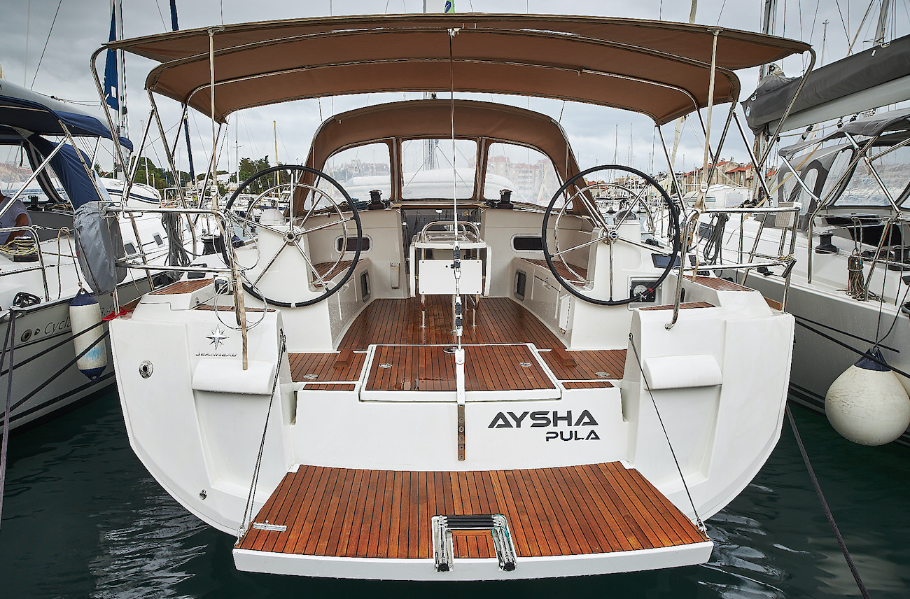 Sun Odyssey 519  Top image