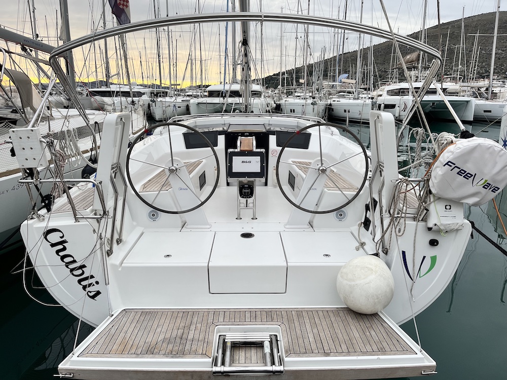 Hanse 388 Top image