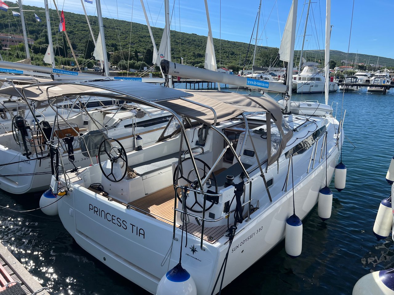 Sun Odyssey 380 Top image