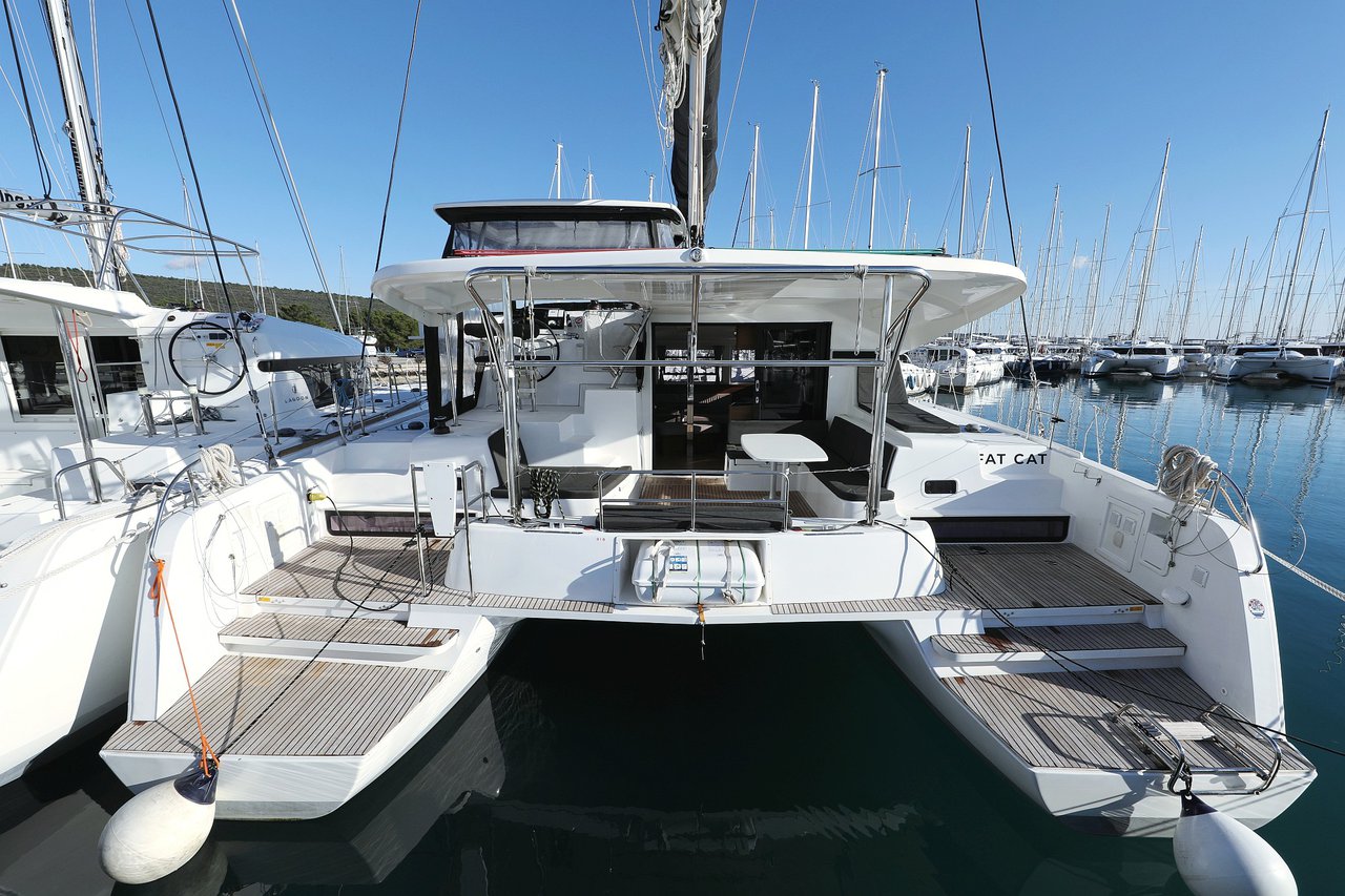 Lagoon 42  Top image