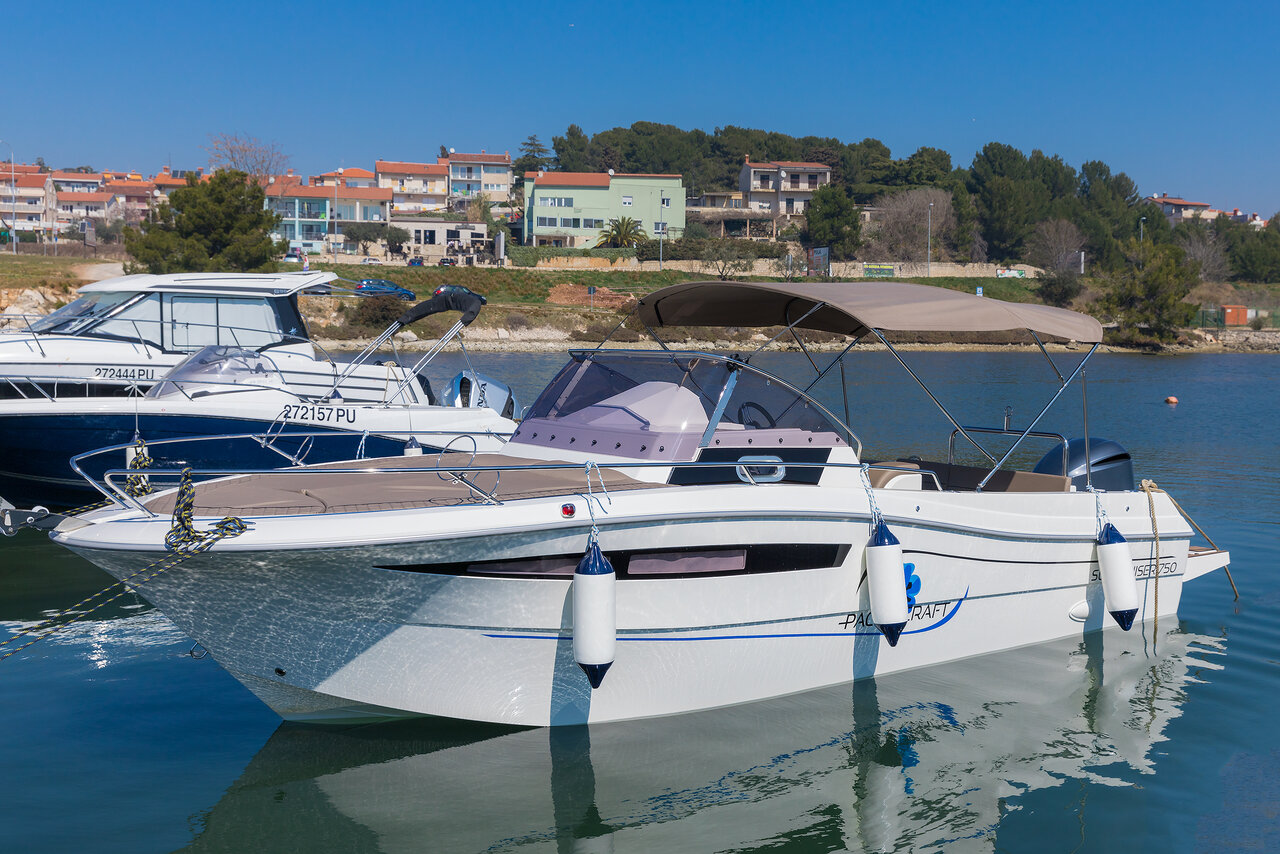 Pacific Craft 750 Sun Cruiser „No Name“ als Charteryacht