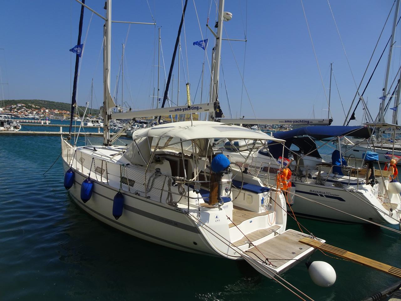 Bavaria Cruiser 36  Top image