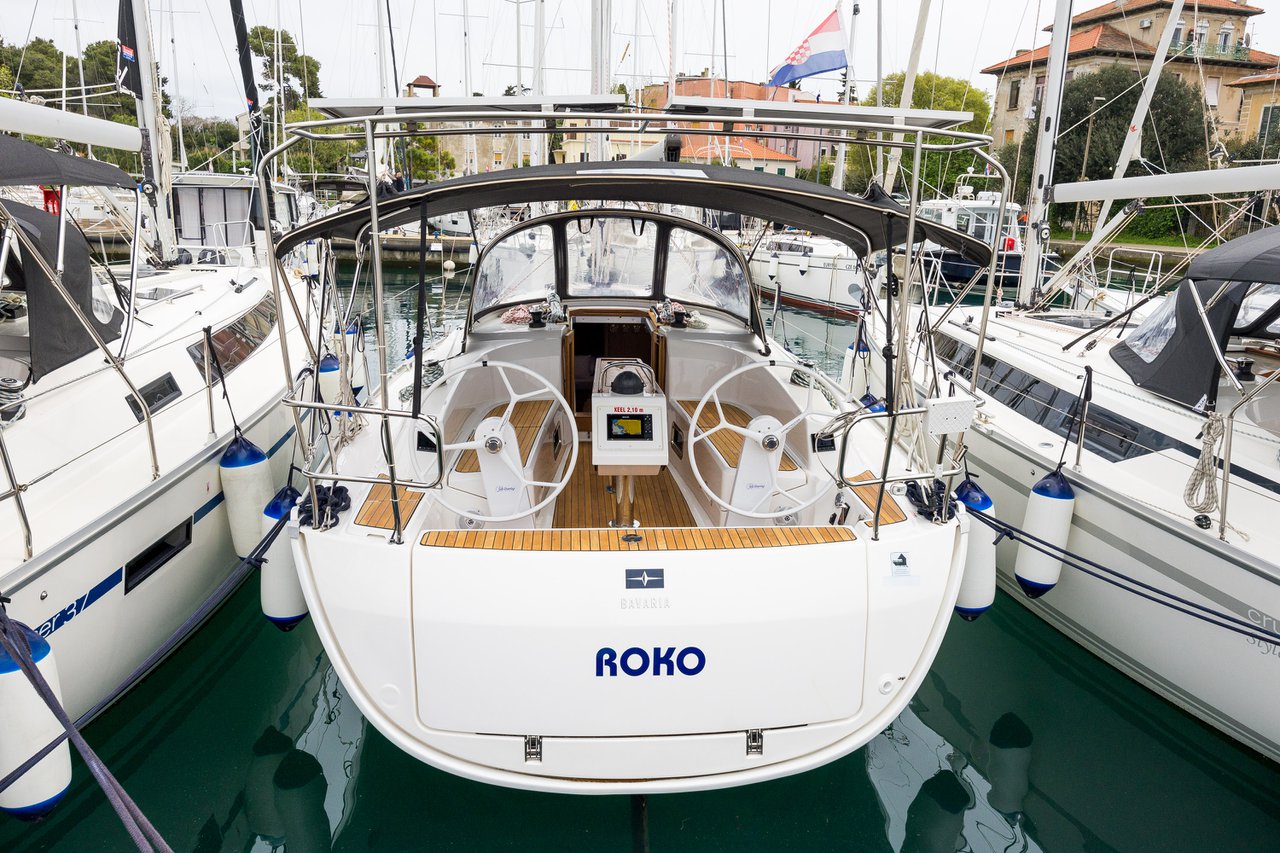 Bavaria Cruiser 34 Style - 3 cab. Top image