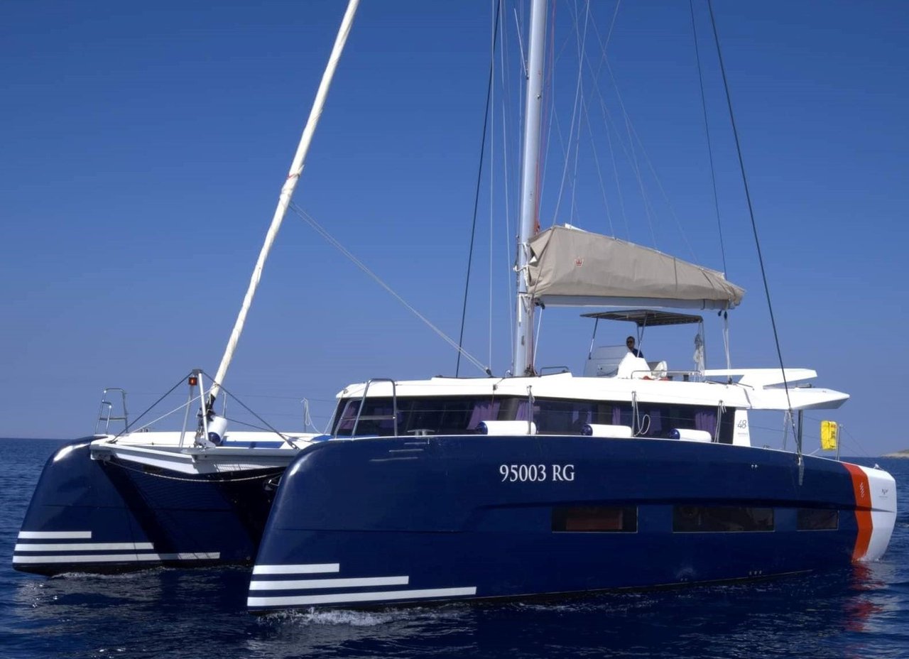 Dufour 48 Catamaran (5+1 cab) „Catamarino“ als Charteryacht