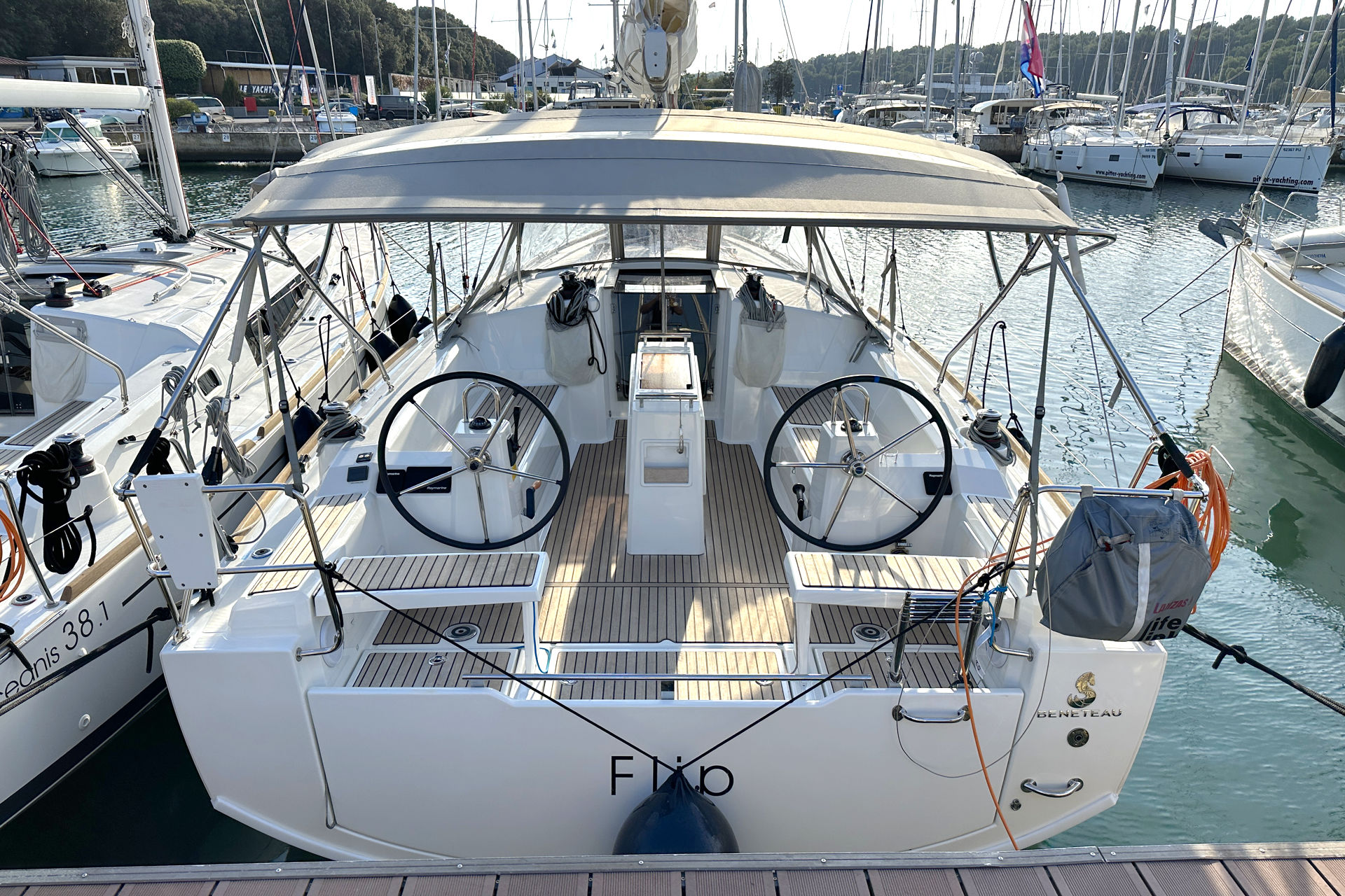 Oceanis 38.1, Foto 3