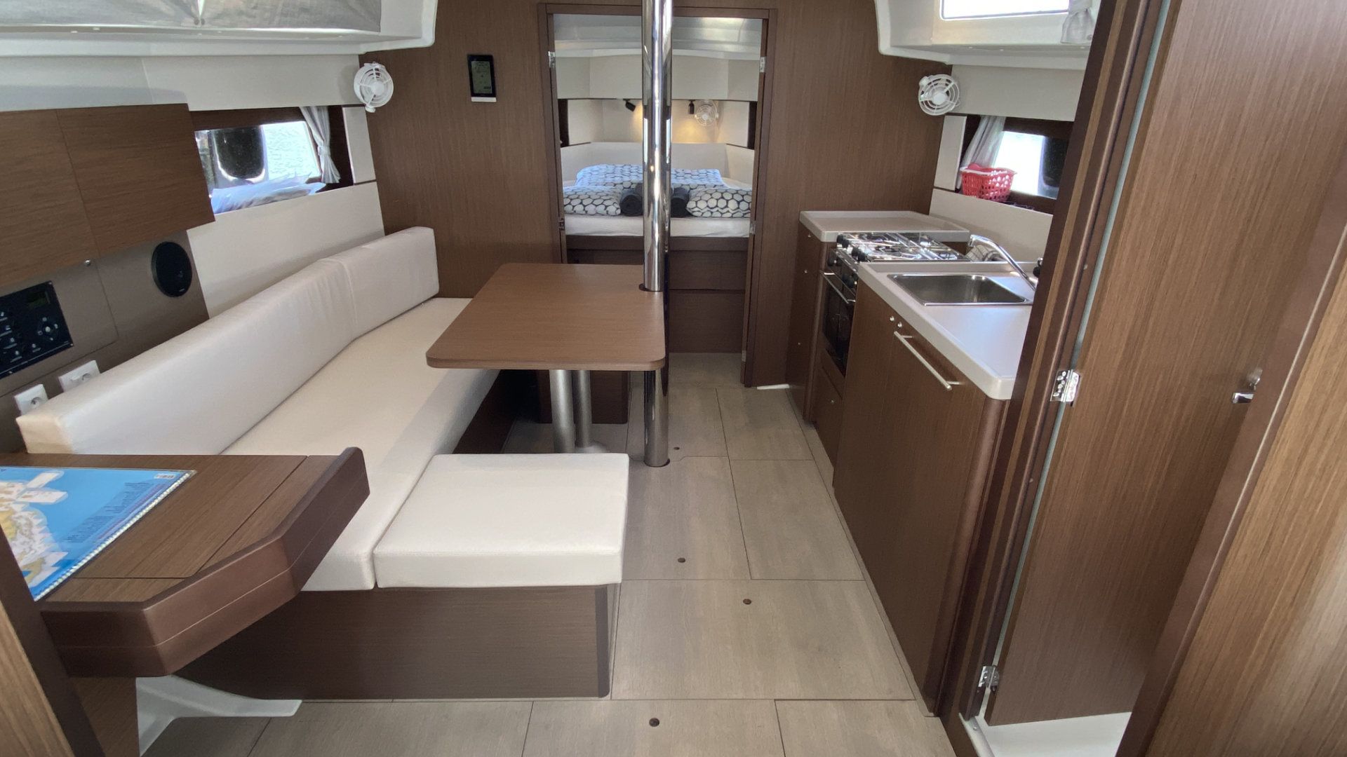 Oceanis 38.1, Foto 5