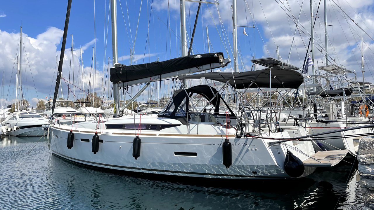 Sun Odyssey 449 Top image